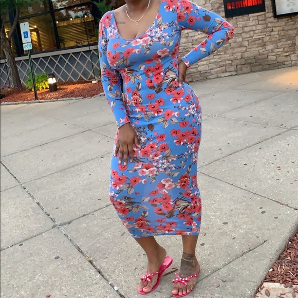 Long sleeve Flower dress - Picture 2 of 4